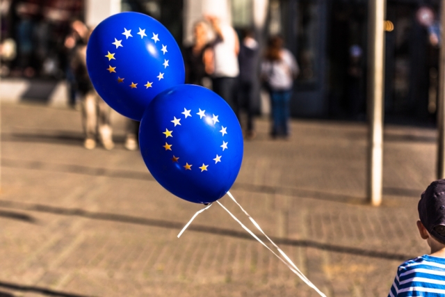 © GettyImages wjd-europa-ballons-junge-wirtschaft