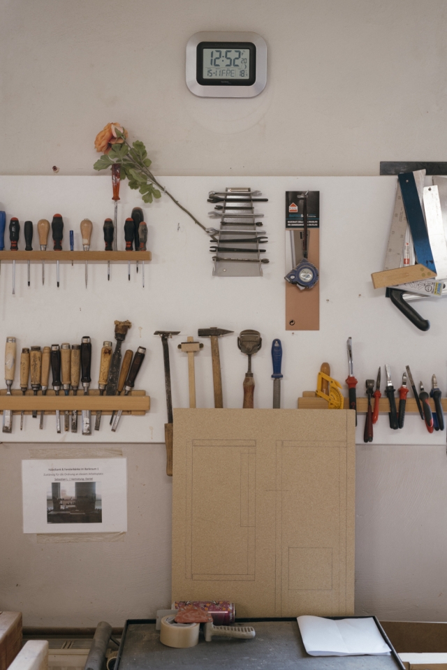© Thomas Victor wjd-erdmann-sauna-wand-gesichter-junge-wirtschaft