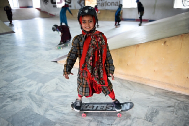 © Andy Buchanan wjd-skateistan-boardgirl-junge-wirtschaft