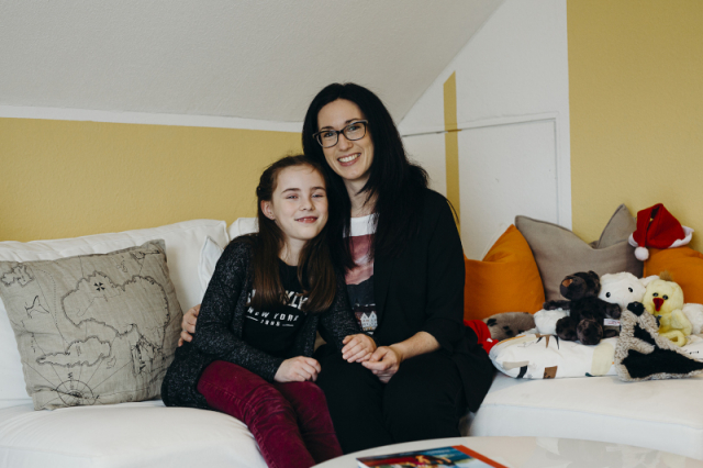 Simone mit ihrer Tochter Fenya © WJD/Miriam Stanke wjd-junge-wirtschaft-simone-rechel-fenya-quer